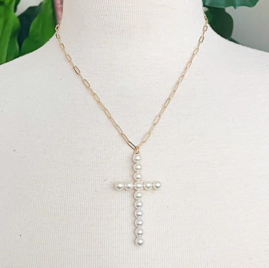 Collar con cadena, clip y colgante de cruz de perlas